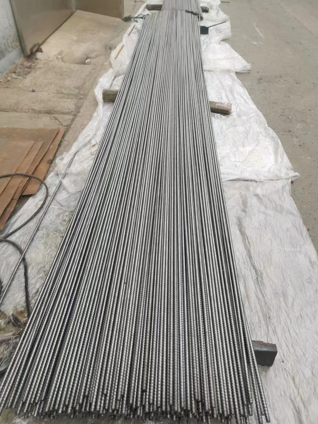 Hot Selling Formwork Accessories Hot-dipped Galvanized 16mm Steel Tie Rods