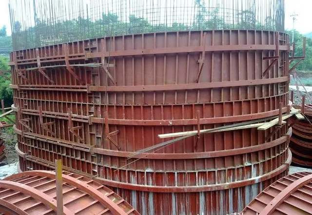 Customized circular, square column painting steel formwork in construction concrete pouring