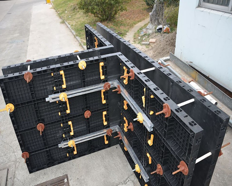 Adjustable Size Pillar Mold Plastic Formwork System