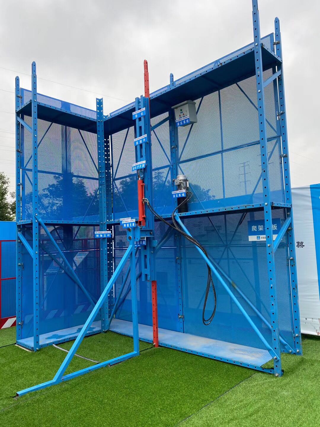 ZEEMO Exterior Working Platform Self-climbing Steel Concrete Form Scaffolding System