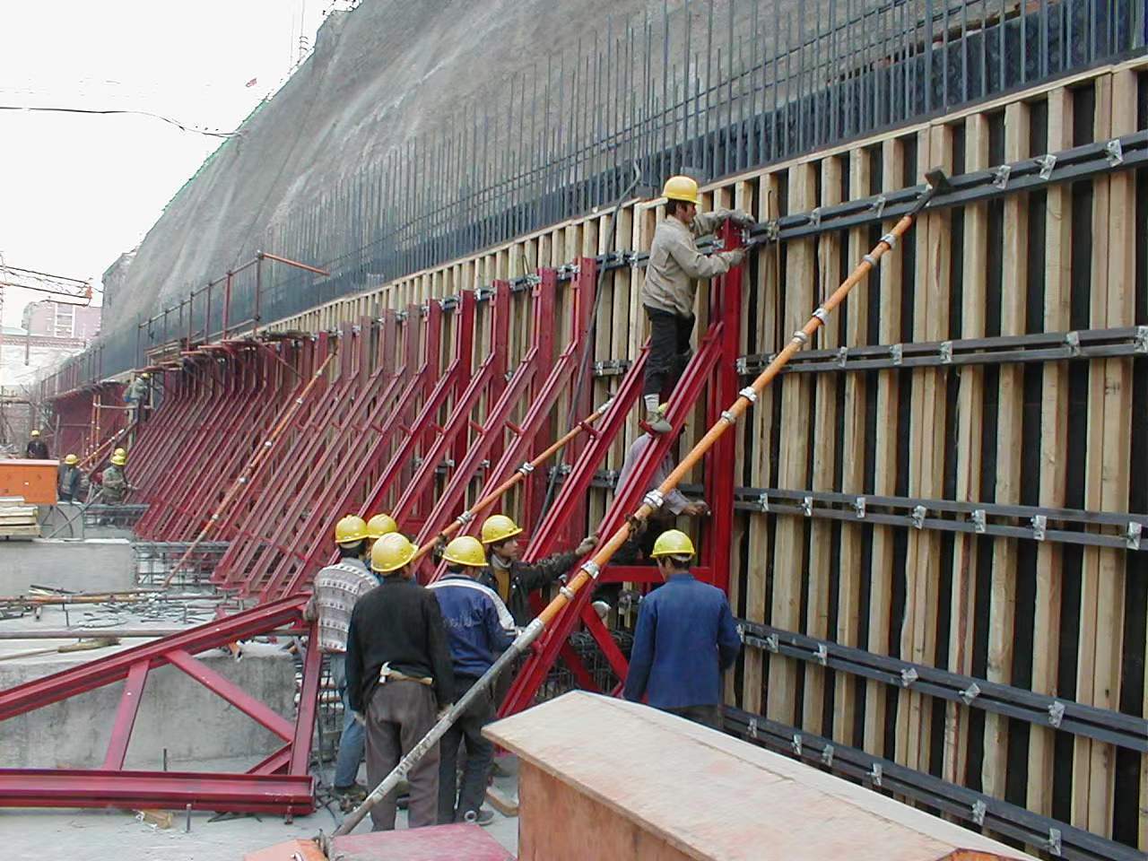 subway metro station wall retaining wall forms