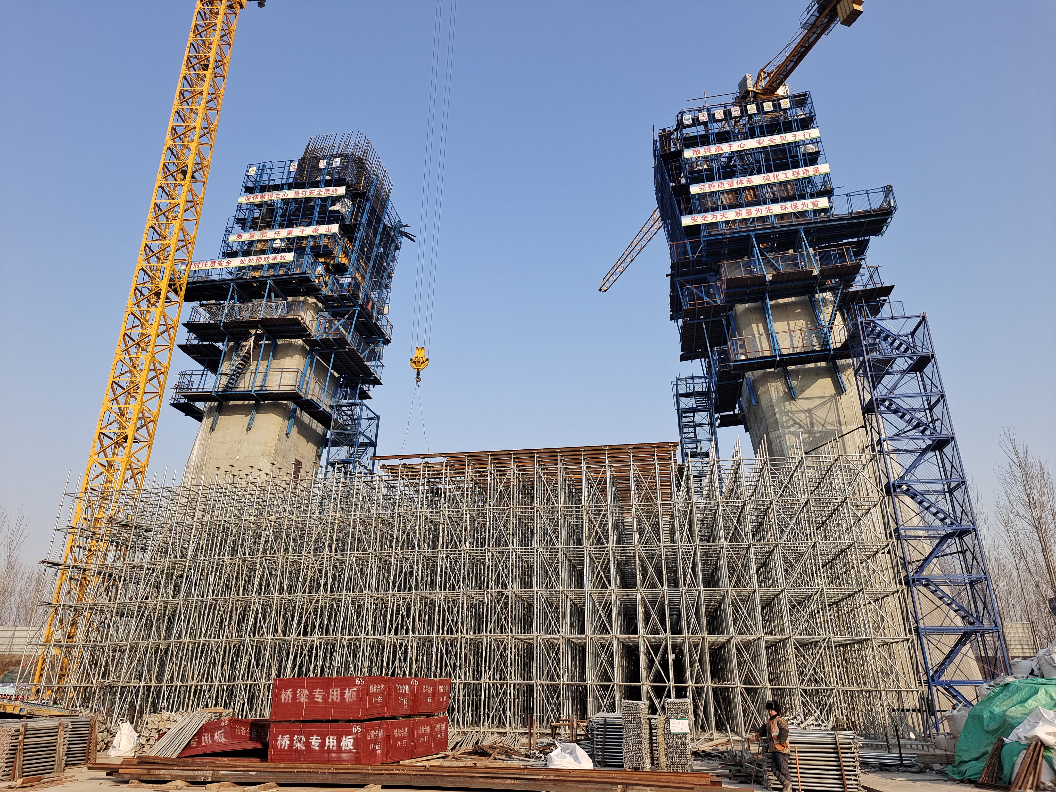 Hydraulic Climbing Formwork-Sota of Weishanhu section of Jizou Expressway 