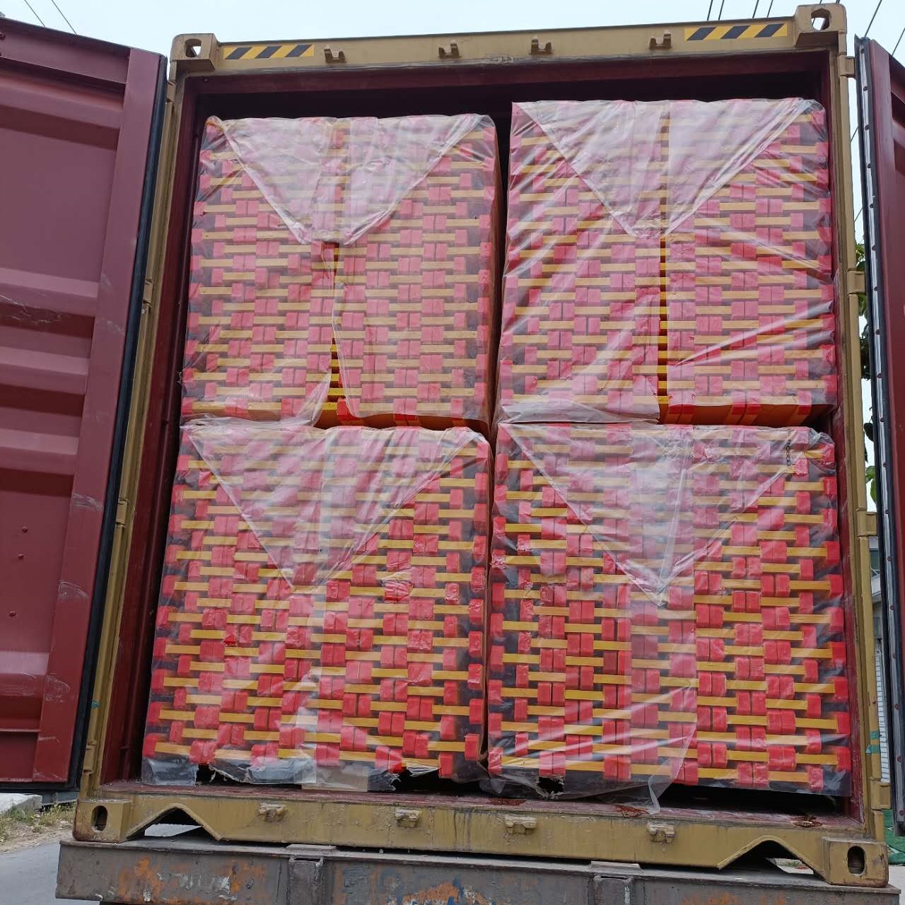 H20 Timber Beam Container Loading